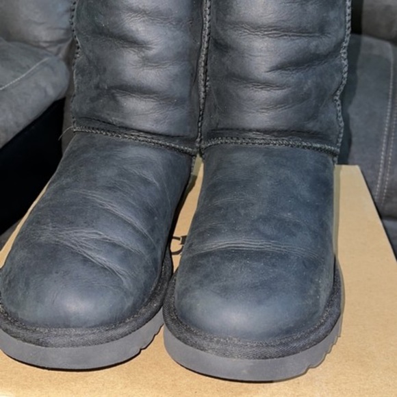 Woman’s Ugg’s boots - Picture 8 of 9